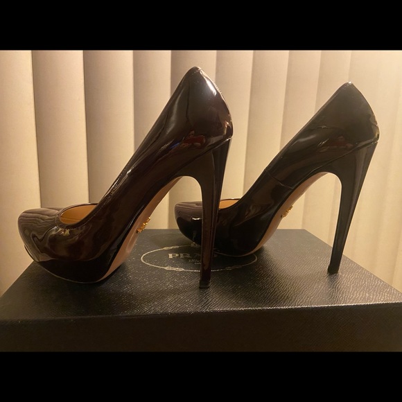 Prada Patent Leather High Heels with Platform 38/8 - Picture 4 of 8